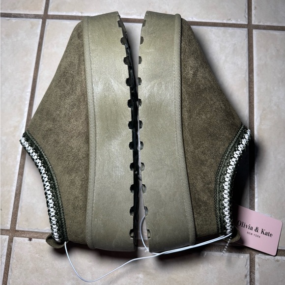 Olivia & Kate New York Sz-9.5 Olive Green Platform Slip-On Shoes NWT - Picture 3 of 4